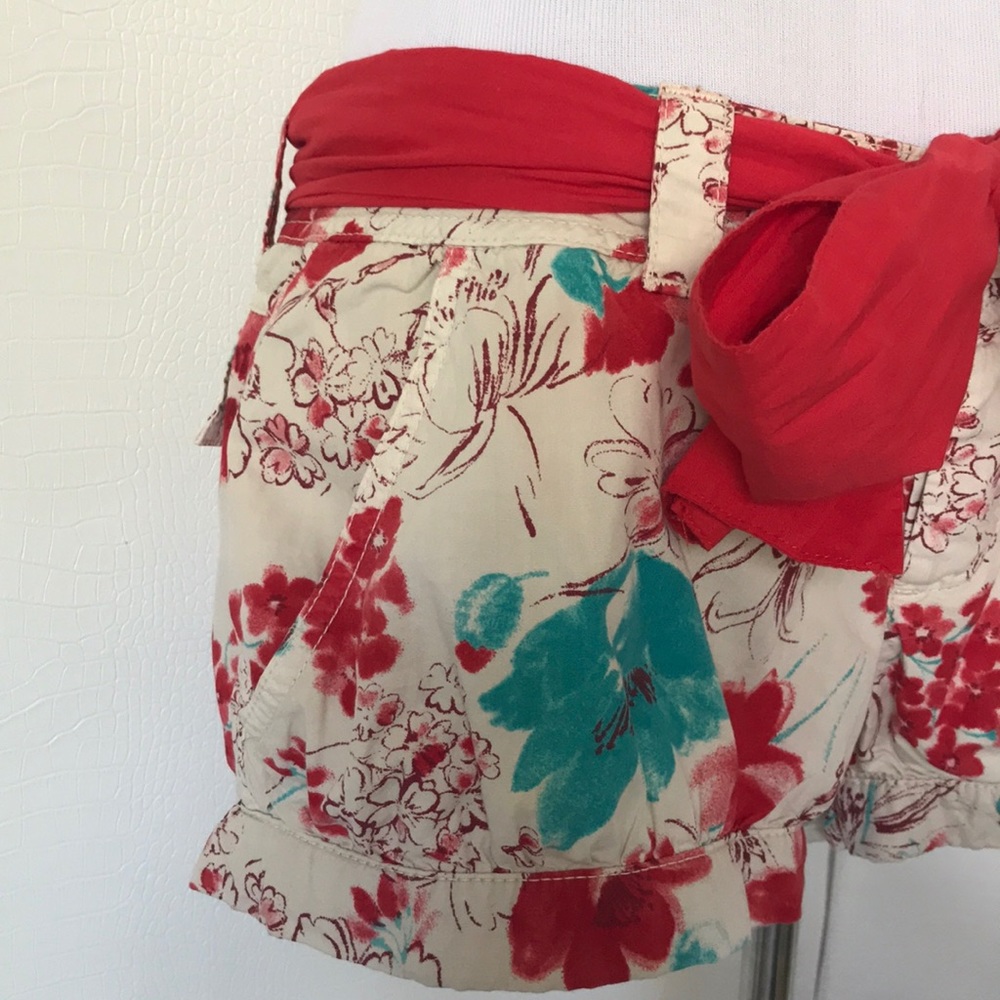 SUMMER FLOWER SHORTS. - Picture 2 of 6